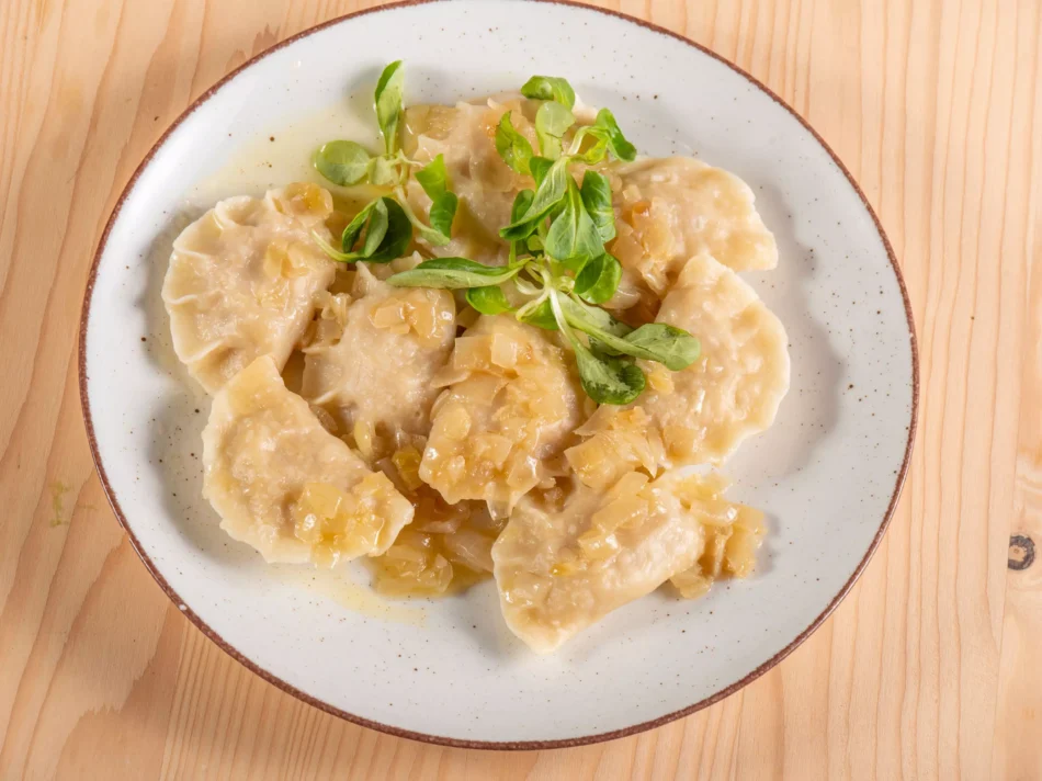 Naszego wyrobu pierogi z mięsem