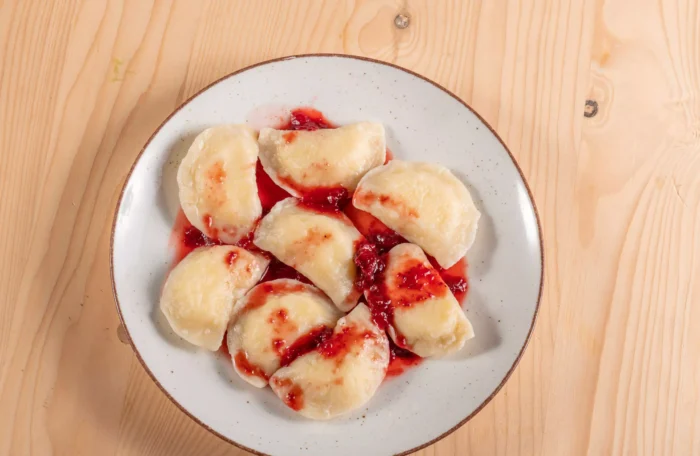 Dumplings with blueberry puree and cheese